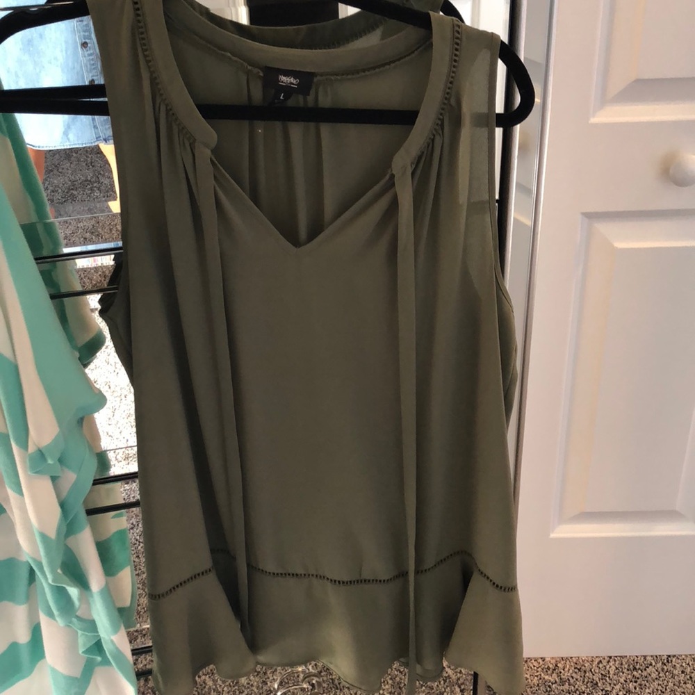 Sleeveless blouse